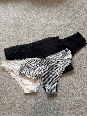 NWOT Victoria's Secret Lace & Printed Bikini Panty Set